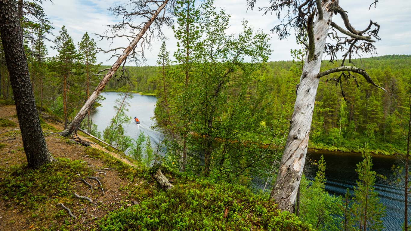 Fahrt auf dem Fluss Lemmenjoki